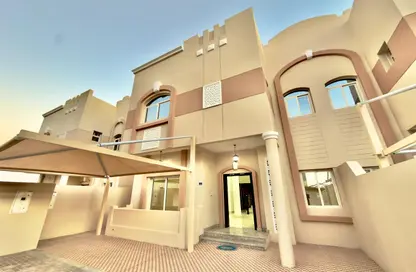 مجمع سكني - 5 غرف نوم - 4 حمامات للايجار في فلل عين خالد - عين خالد - الدوحة