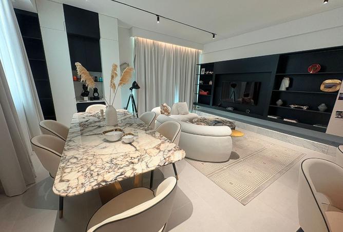 998713 - Property Image 2