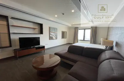 Apartment - Studio - 1 Bathroom for rent in Pearl Tower - Diplomatic Street - West Bay - Doha