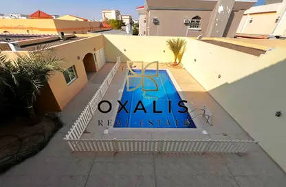 Villa - 5 Bedrooms - 6 Bathrooms for rent in Duhail Villas - Al Duhail - Doha