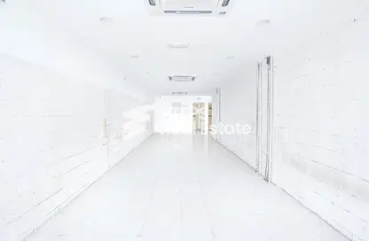 محل تجاري - استوديو - 1 حمام للايجار في الطريق الدائري الثاني - الطريق الدائري الثاني - الدوحة