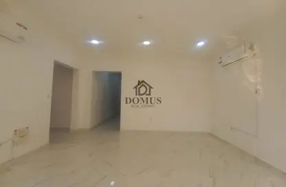 شقة - 2 غرف نوم - 3 حمامات للايجار في شارع ثابت بن زايد - المنصورة - الدوحة