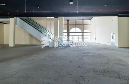محل تجاري - استوديو - 1 حمام للايجار في شارع الصناعية الشرقي - بركة العوامر - الوكرة