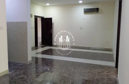 شقة - 3 غرف نوم - 3 حمامات للايجار في عين خالد - الدوحة