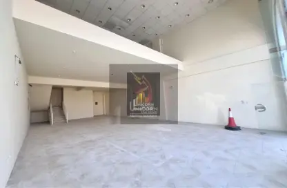 محل تجاري - استوديو - 1 حمام للايجار في طريق سلوى - العزيزية - الدوحة