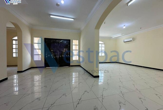 902238 - Property Image 3