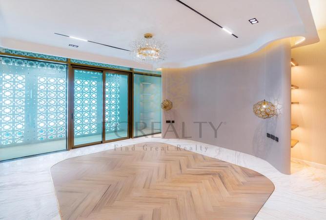 990487 - Property Image 2