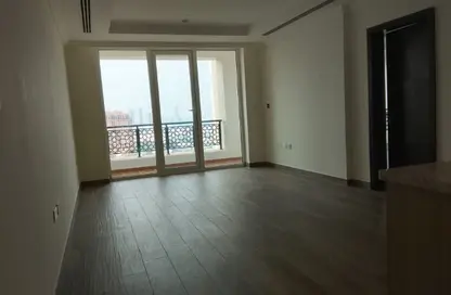 Apartment - 2 Bedrooms - 3 Bathrooms for rent in Viva West - Viva Bahriyah - The Pearl Island - Doha