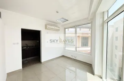 Office Space - Studio - 1 Bathroom for rent in Al Nasr Street - Al Nasr - Doha