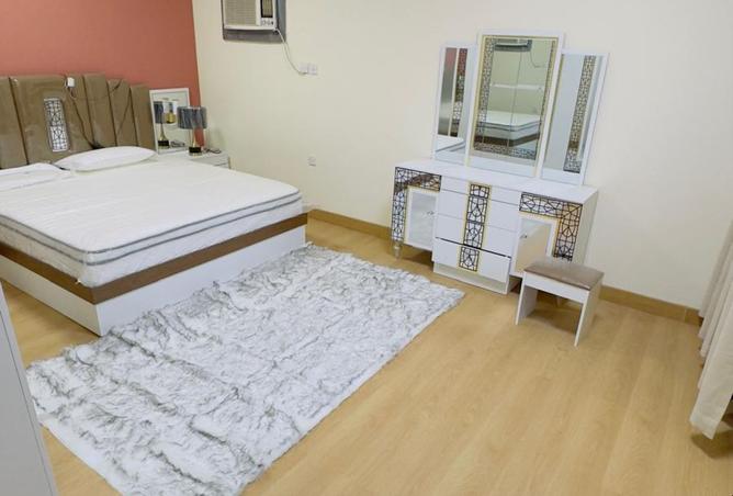 932125 - Property Image 2