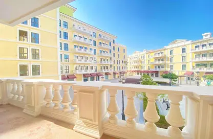 Apartment - 2 Bedrooms - 3 Bathrooms for rent in Mercato - Qanat Quartier - The Pearl Island - Doha