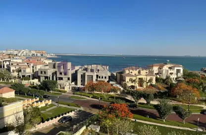 Apartment - 2 Bedrooms - 3 Bathrooms for sale in Viva West - Viva Bahriyah - The Pearl Island - Doha