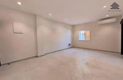 Apartment - 1 Bedroom - 1 Bathroom for rent in Umm Ghuwailina 4 - Umm Ghuwailina - Doha