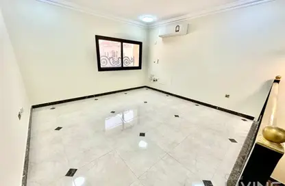Staff Accommodation - Studio - 7+ Bathrooms for rent in Industrial Area - Industrial Area - Doha
