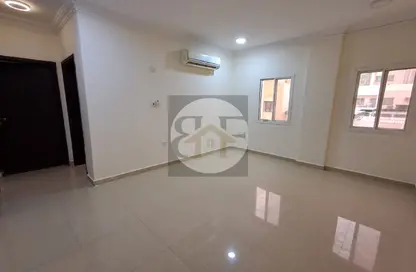 Apartment - 1 Bedroom - 1 Bathroom for rent in Salaja Street - Doha Al Jadeed - Doha