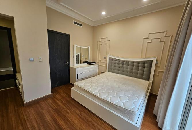 985068 - Property Image 2