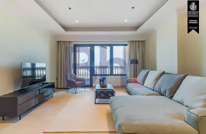 صورة لـ غرفة المعيشة شقة - 2 غرف نوم - 3 حمامات للايجار في 31 تاور - بورتو أرابيا - جزيرة اللؤلؤة - الدوحة ، صورة رقم 1