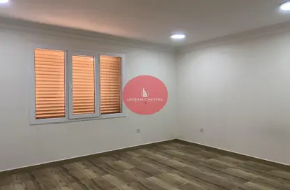 Empty Room image for: Villa - 2 Bedrooms - 2 Bathrooms for rent in Umm Al Seneem Street - Ain Khaled - Doha, Image 1