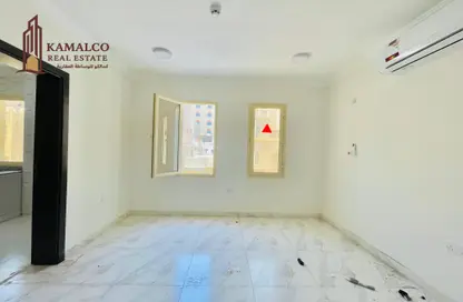 Apartment - 2 Bedrooms - 2 Bathrooms for rent in Umm Ghuwalina - Umm Ghuwailina - Doha