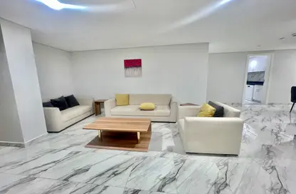 Apartment - 3 Bedrooms - 3 Bathrooms for rent in Izghawa - Izghawa - Doha
