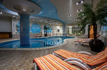 صورة لـ حوض سباحة شقة - 2 غرف نوم - 3 حمامات للايجار في شارع الزبير بكار - السد - الدوحة ، صورة رقم 1