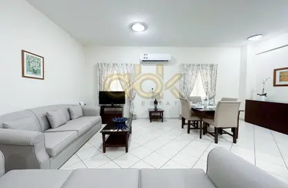 Living / Dining Room image for: Apartment - 1 Bedroom - 2 Bathrooms for rent in Musheireb - Musheireb - Doha, Image 1