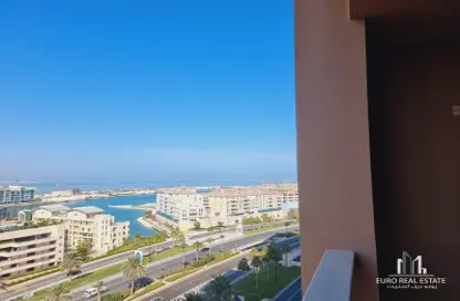 شقة - 2 غرف نوم - 3 حمامات للايجار في طريق بورتو الشرقي - بورتو أرابيا - جزيرة اللؤلؤة - الدوحة