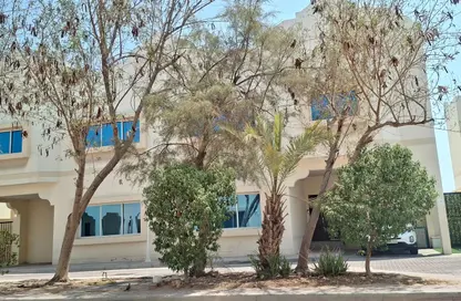 مجمع سكني - 3 غرف نوم - 4 حمامات للايجار في فلل عين خالد - عين خالد - الدوحة