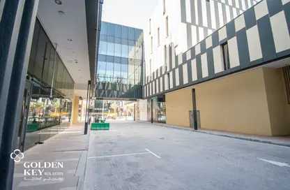 Show Room - Studio - 1 Bathroom for rent in Boulevard View - Yasmeen City - Lusail