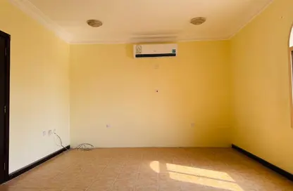 فيلا - 3 غرف نوم - 3 حمامات للايجار في شارع الحمرا - الثمامة - الدوحة