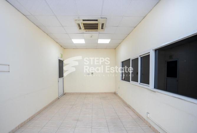 987255 - Property Image 2