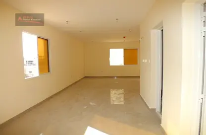 Empty Room image for: Apartment - 1 Bathroom for rent in Birkat Al Awamer - Al Wakra, Image 1