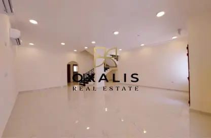 مجمع سكني - 7 غرف نوم للايجار في شارع المرخية - المرخية - الدوحة