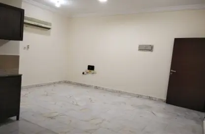Apartment - 1 Bedroom - 1 Bathroom for rent in Umm Ghuwailina 4 - Umm Ghuwailina - Doha