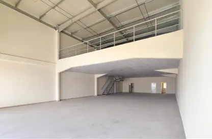 بناية كاملة - استوديو للبيع في شارع الصناعية الشرقي - بركة العوامر - الوكرة