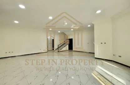 شقة - 5 غرف نوم - 4 حمامات للايجار في فلل عين خالد - عين خالد - الدوحة شقة - 5 غرف نوم - 4 حمامات للايجار في فلل عين خالد - عين خالد - الدوحة