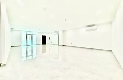 Apartment - 2 Bedrooms - 3 Bathrooms for rent in Al Sadd Road - Al Sadd - Doha