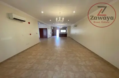 Empty Room image for: Villa - 3 Bedrooms - 5 Bathrooms for rent in Umm Al Seneem Street - Ain Khaled - Doha, Image 1