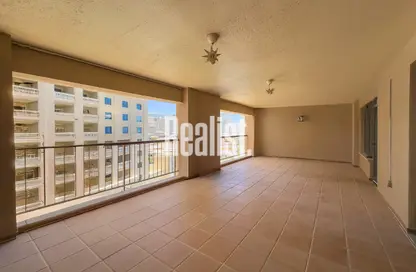 Apartment - 1 Bedroom - 2 Bathrooms for rent in West Porto Drive - Porto Arabia - The Pearl Island - Doha