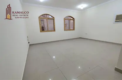 Apartment - 2 Bedrooms - 2 Bathrooms for rent in Umm Ghwailina Comm - Umm Ghuwalina - Umm Ghuwailina - Doha