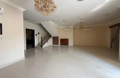 فيلا - 5 غرف نوم - 5 حمامات للايجار في فلل عين خالد - عين خالد - الدوحة