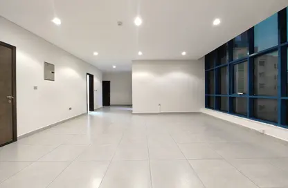 Apartment - 3 Bedrooms - 2 Bathrooms for rent in Anas Street - Fereej Bin Mahmoud North - Fereej Bin Mahmoud - Doha