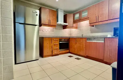 Apartment - 2 Bedrooms - 3 Bathrooms for rent in West Porto Drive - Porto Arabia - The Pearl Island - Doha