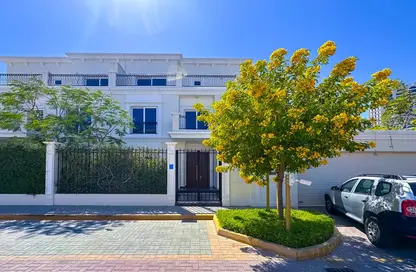 Villa - 6 Bedrooms - 7 Bathrooms for rent in Floresta Gardens - Floresta Gardens - The Pearl Island - Doha