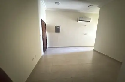 Apartment - 3 Bedrooms - 3 Bathrooms for rent in Bin Omran 35 - Fereej Bin Omran - Doha