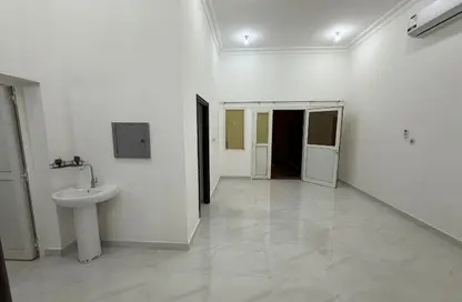 Villa - 2 Bedrooms - 1 Bathroom for rent in Al Thumama - Al Thumama - Doha