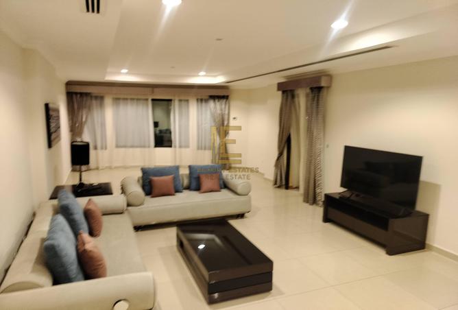 978067 - Property Image 2