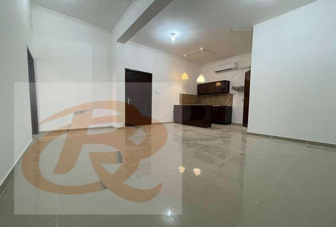 شقة - غرفة نوم - 1 حمام للايجار في شارع النعيجة - غرب الهلال - الهلال - الدوحة