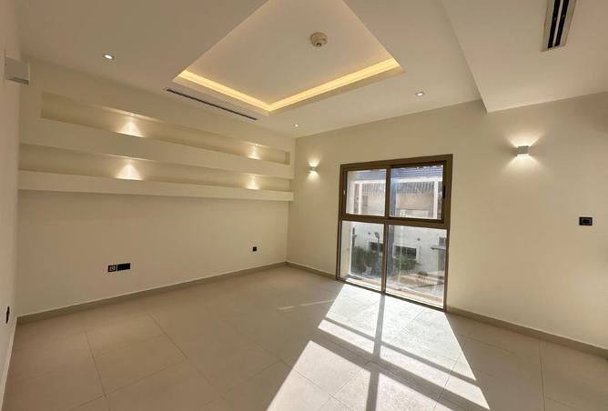 939817 - Property Image 3