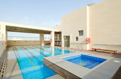 صورة لـ حوض سباحة شقة - 2 غرف نوم - 3 حمامات للايجار في لا ميراج كورنيش - راس ابو عبود - الدوحة ، صورة رقم 1